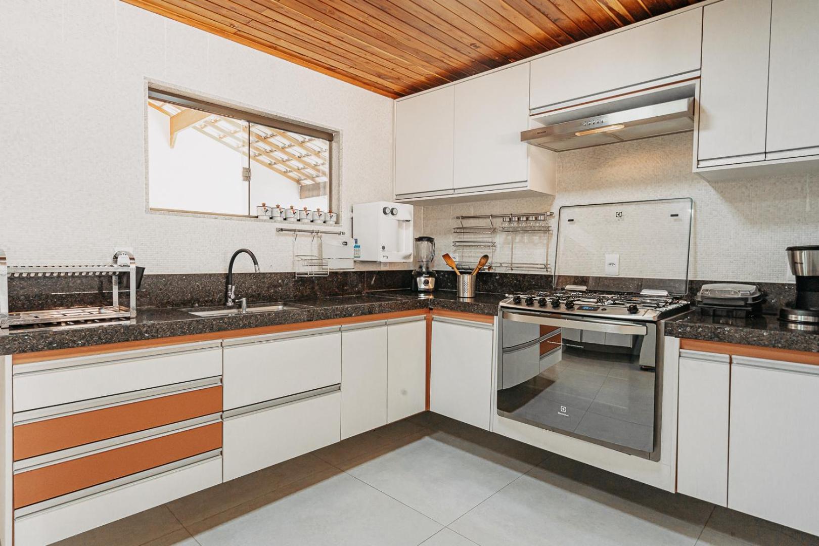 Casadecastelhanos, Quadra Do Mar De Castelhanos, 4 Suites Com Ar, Churrasqueira, Piscina, Hidromassagem, Cozinha Integrada Gourmet Ideal Para Familia E Amigos Anchieta  Eksteriør bilde